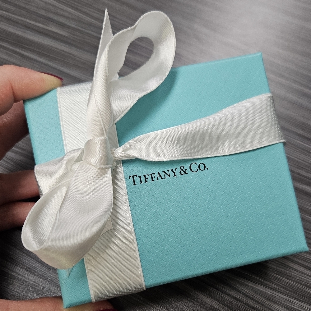 Tiffany & Co. 925 Sterling Silver Bean Pendant & 16" Chain FULL INCLUSION - Picture 12 of 12